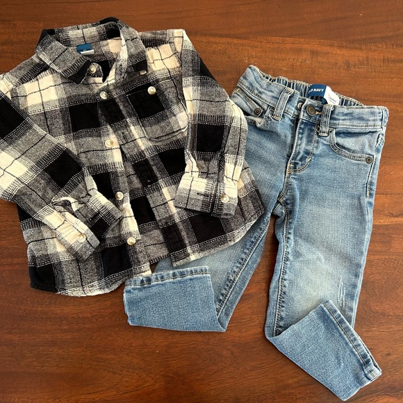 2T Old Navy Plaid Shirt and Jeans Set - Picture 1 of 5